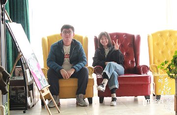 <b>从不吝啬自己的笑</b>