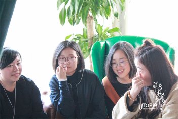从不吝啬自己的笑